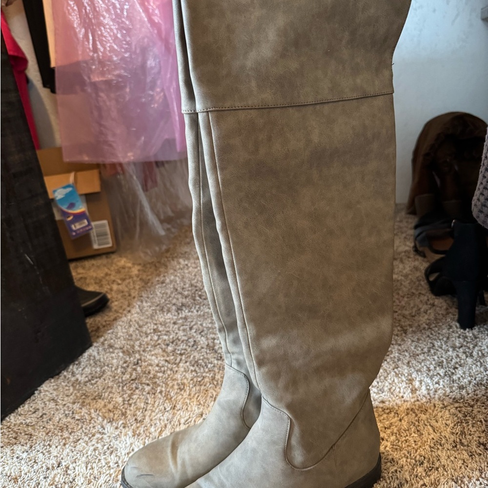 Women's Knee-High Boots in Taupe